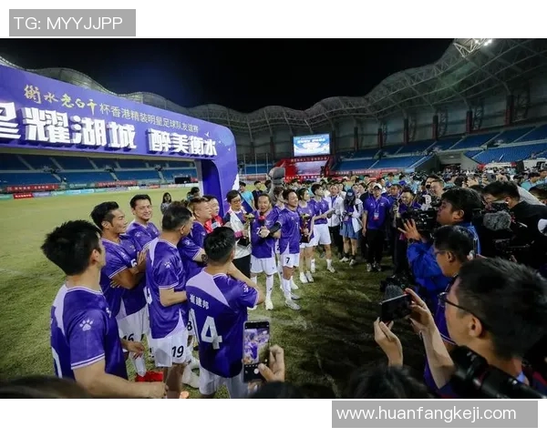 足球明星最新动态揭秘他们在赛场内外的精彩表现与慈善活动